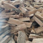 Anzündholz Aus Olivenholz Auf Palette 700 Kg – Holz Für Kamin, Grill Und Pizzerien – 100 % Olivenholz Made in Italy – Gratis 4 Säcke Olivenholz-Chips